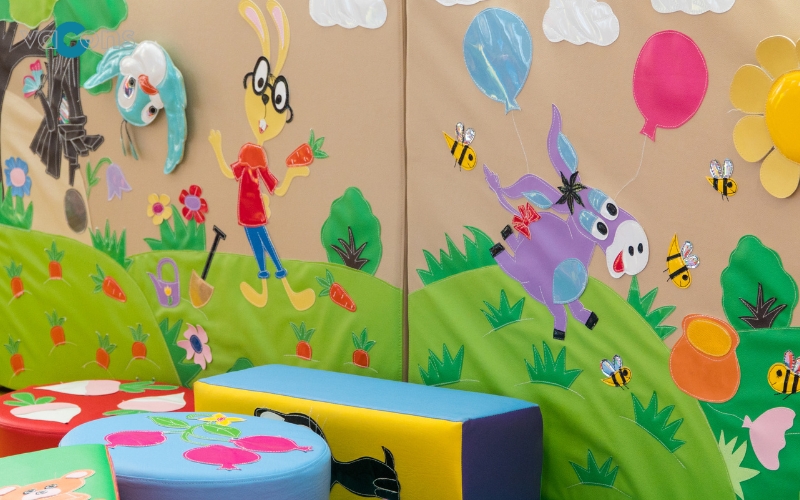 trang trí sân trường mầm non