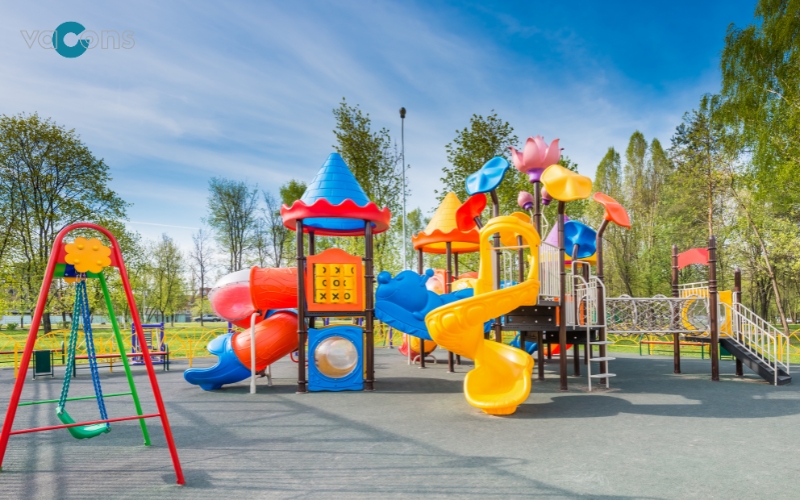 trang trí sân trường mầm non