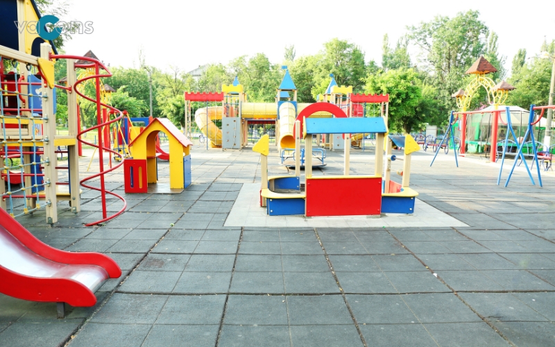 trang trí sân trường mầm non